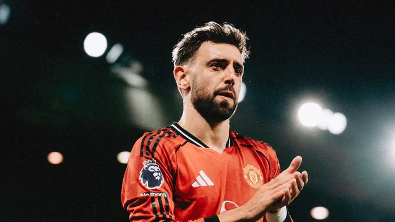 Bruno Fernandes é eleito melhor jogador da Premier League 2025/26
