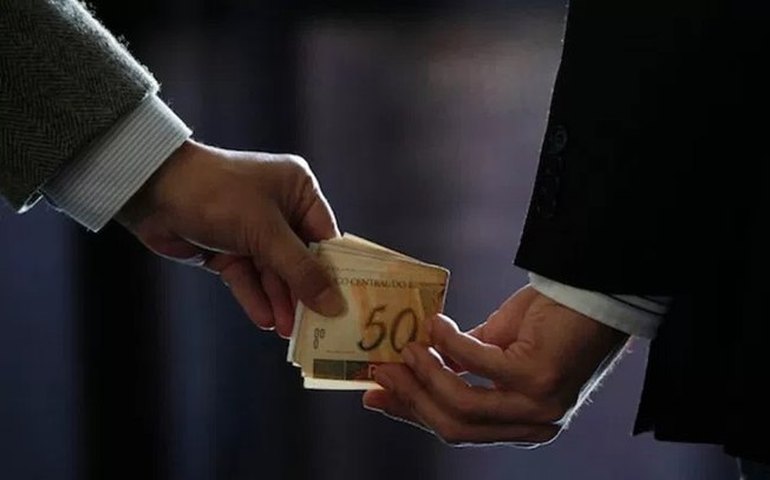 Mantida ação contra promotor acusado de pegar propina no setor de transporte