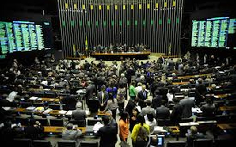 Câmara aprova urgência para transição da desoneração da folha de pagamento