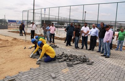 Prefeito Rogério Teófilo companha obra de revitalização da “Praça do Skate"  em Arapiraca