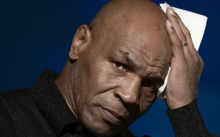 Mike Tyson enfrenta riscos de saúde e úlcera enquanto treina para luta contra Jake Paul, diz jornal
