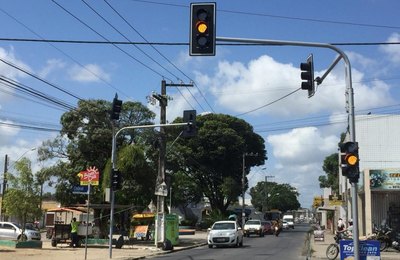 Novo semáforo no Salvador Lyra passa a funcionar nesta quarta 