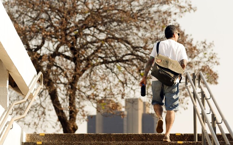 Inmet emite alerta laranja de baixa umidade para 16 estados e o DF