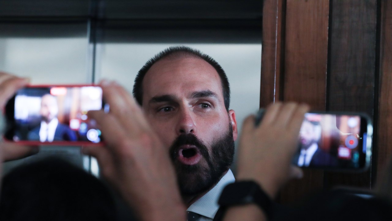 Eduardo Bolsonaro consta em lista de pena pendente de cumprimento