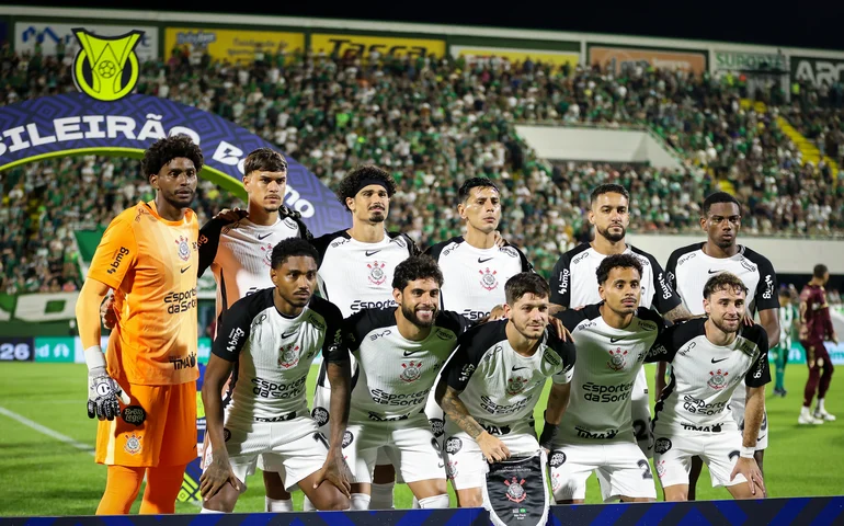 Corinthians e Chapecoense empatam sem gols em duelo morno na Arena Condá