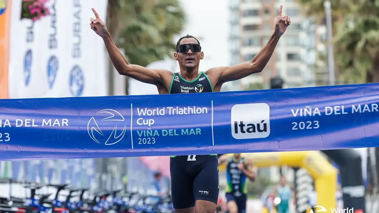 Brasil conquista dobradinha na Copa do Mundo de triatlo