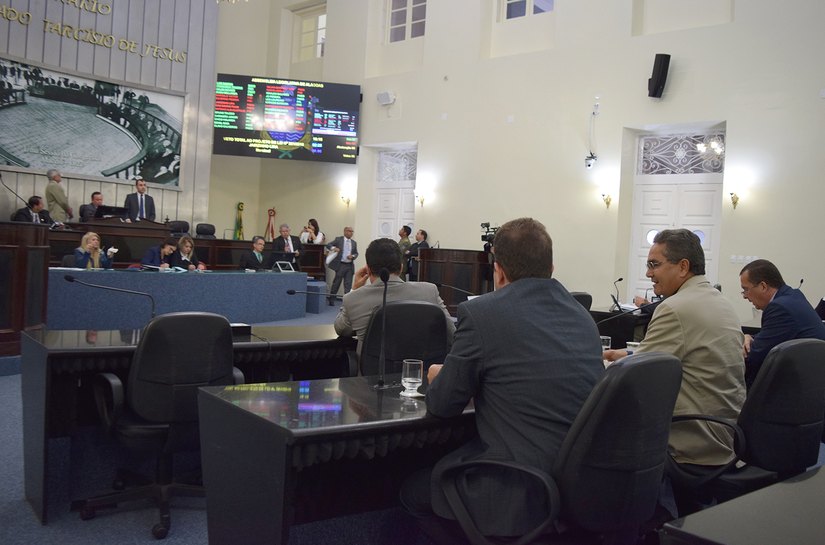 Deputados aprovam criação da Bolsa de Qualificação para Agentes Penitenciários