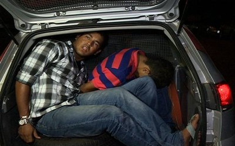 PM prende dois acusados de assaltar casal de turistas na orla da Ponta Verde