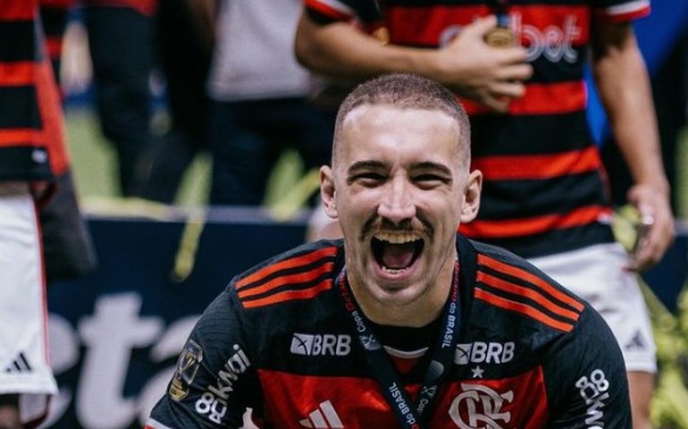 Zagueiro Ortiz diz se inspirar no pai, referência no futsal, em retorno à seleção de Dorival