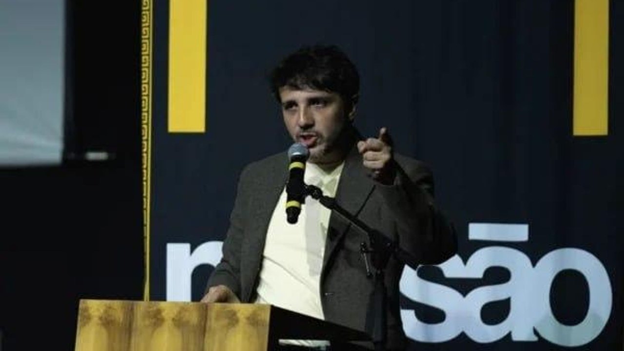 TSE suspende candidatura de Renan Santos por irregularidades em perfis de campanha