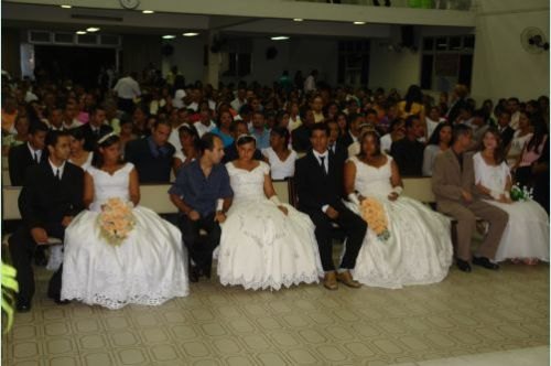 Casamento coletivo reúne 286 casais na igreja-sede
