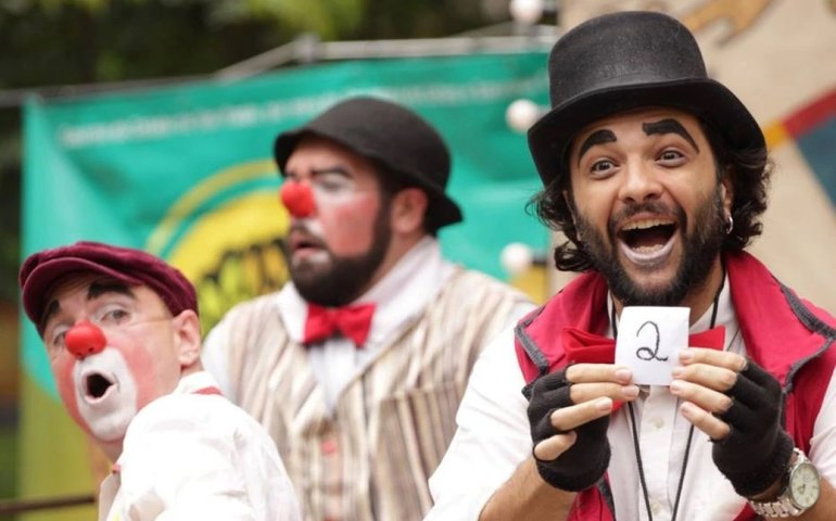 Parques de SP viram palco para trupes de teatro