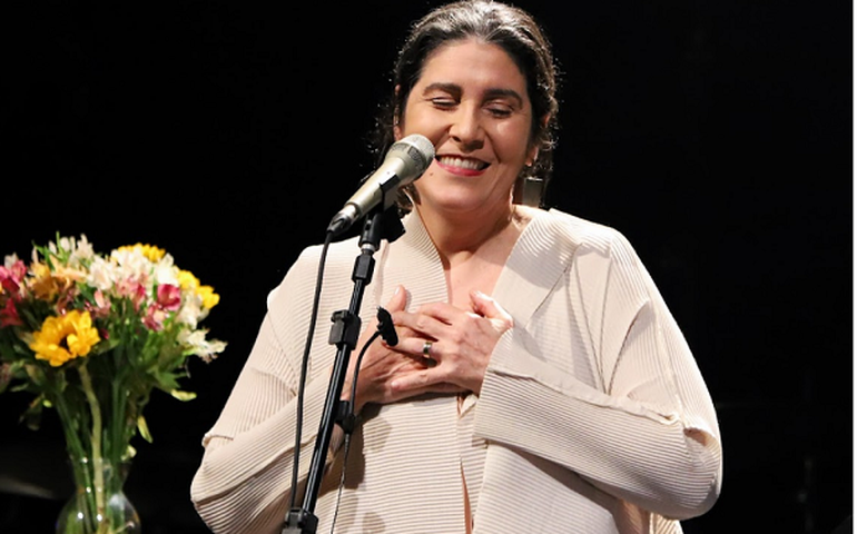 Mônica Salmaso lança registro do show “Minha Casa”