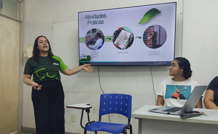 Técnicas do Herbário MAC discutiram a vivência prática na formação do biólogo durante evento Técnicas do Herbário MAC discutiram a vivência prática na formação do biólogo durante evento