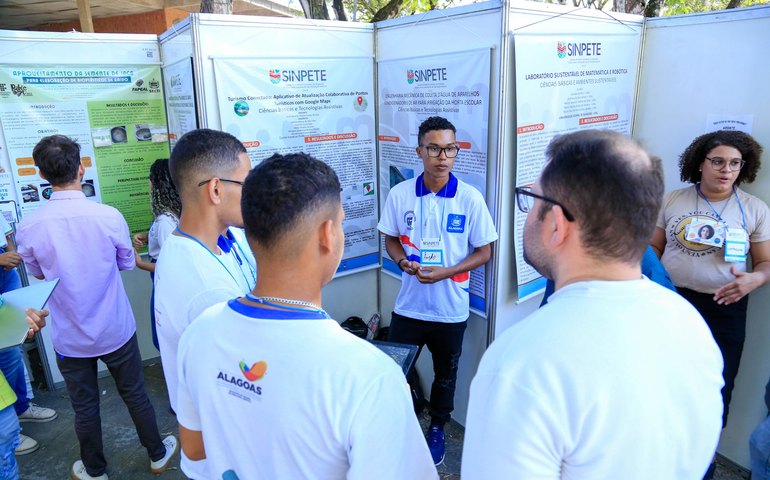 Educação encerra participação na Sinpete com 13 escolas premiadas