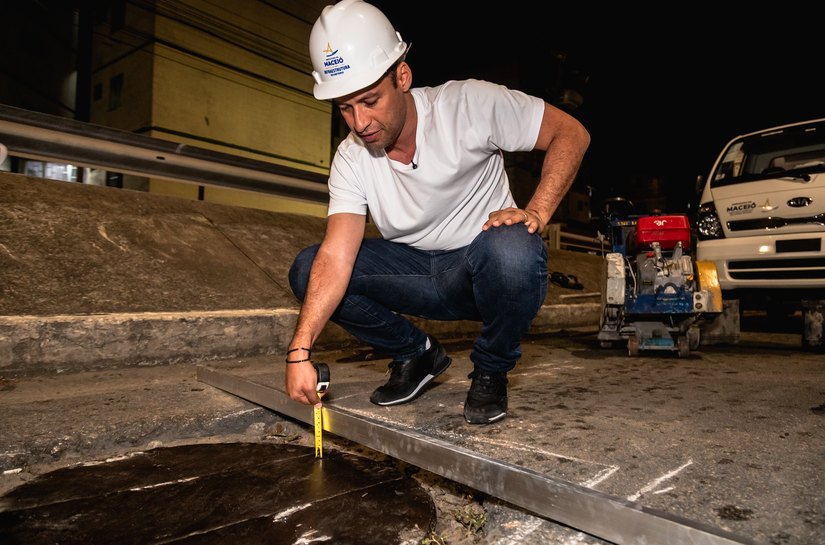 Vice-prefeito e titular da Seminfra acompanha início da Operação Tampa Bueiro