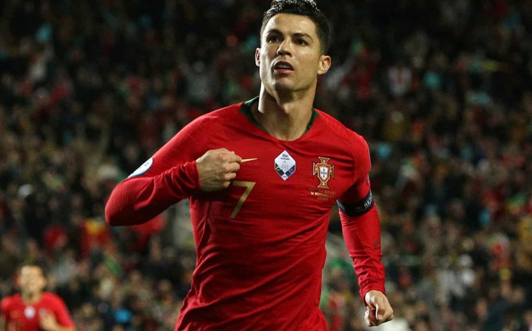 Técnico do Manchester United garante que Cristiano Ronaldo não sairá do clube