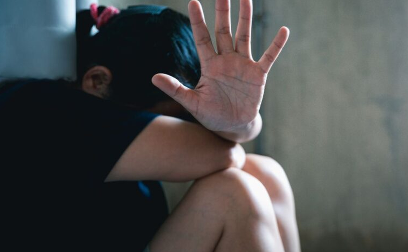 Polícia Civil prende no Sertão suspeito de estuprar enteada