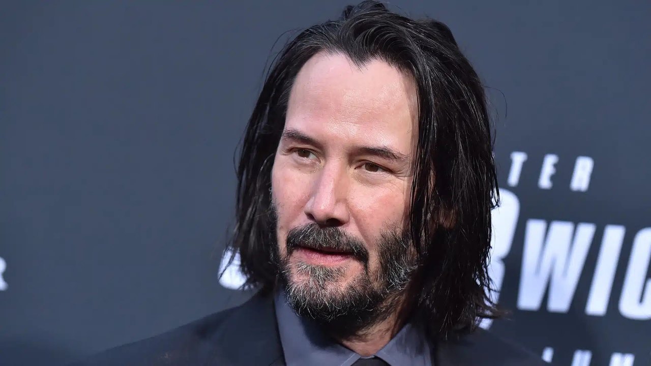 Mulher desaparecida é procurada por policiais na casa de Keanu Reeves