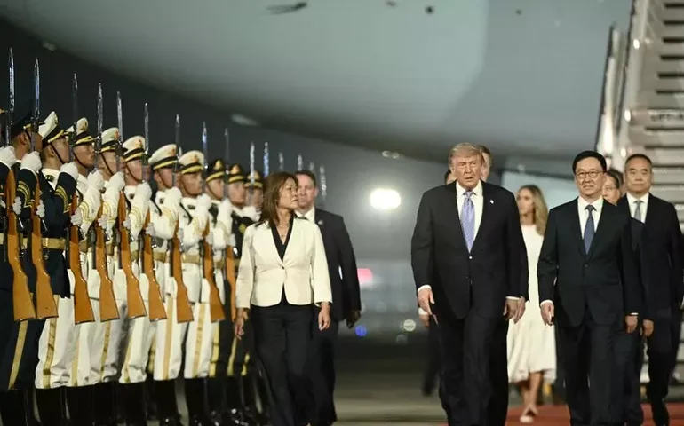 Trump desembarca na China em meio à tensão com Irã