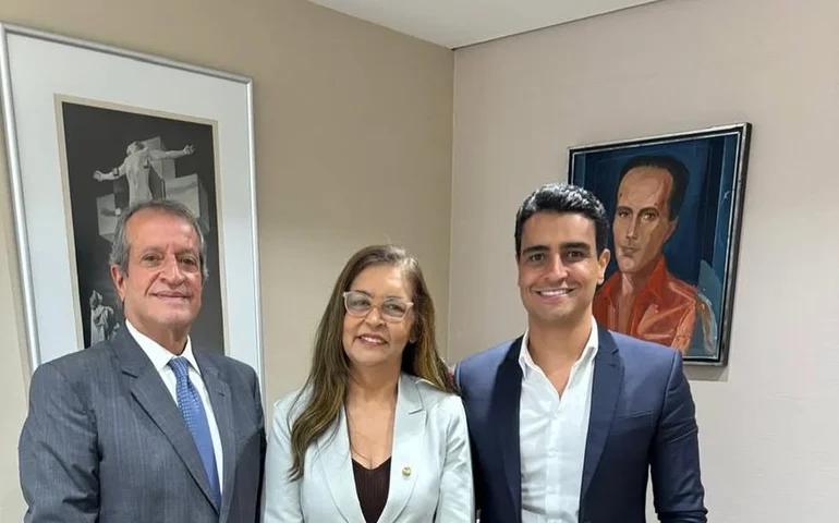 Foto de JHC com presidente nacional do PL 'acende alerta' para garantias eleitorais em Alagoas