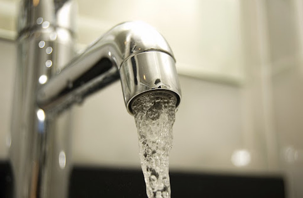quais-os-principais-problemas-em-ingerir-agua-direto-da-torneira / Foto: Foto: reprodução