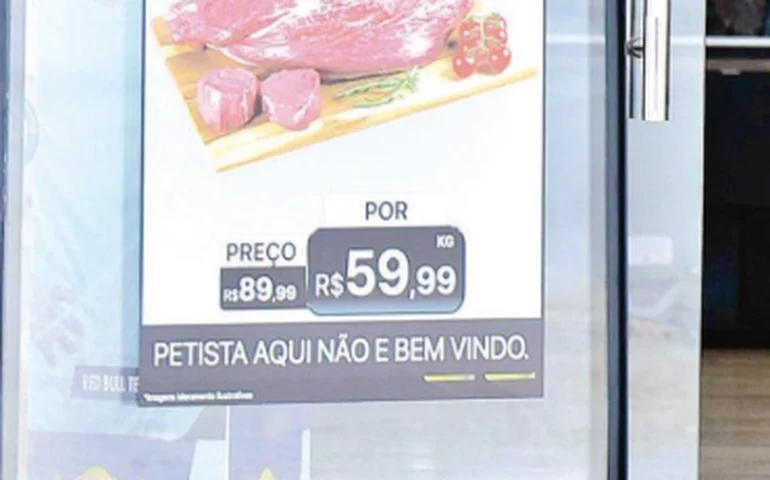 Açougue desafia decisão judicial e adapta frase de cartaz contra petistas
