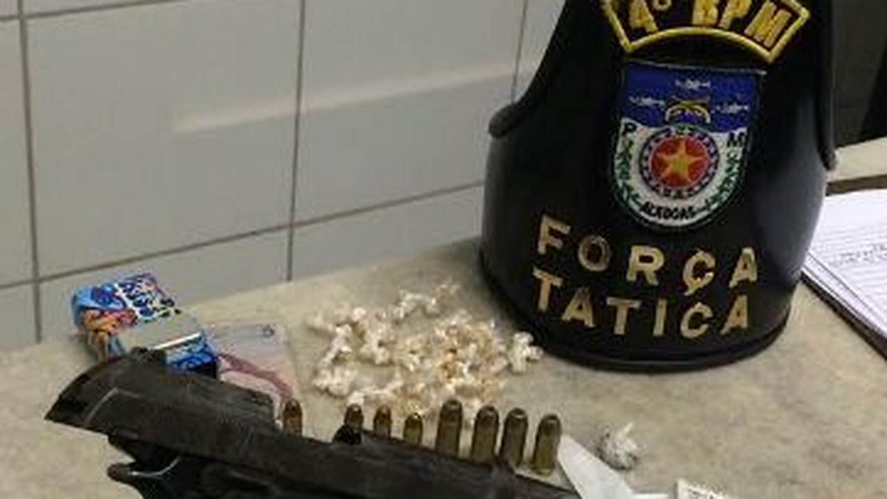 4º BPM apreende pistola, munições e 80 pedras de crack no Benedito Bentes