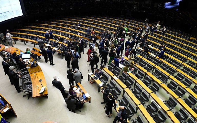 Senadores tratam em Plenário sobre alterações na Lei de Terceirização