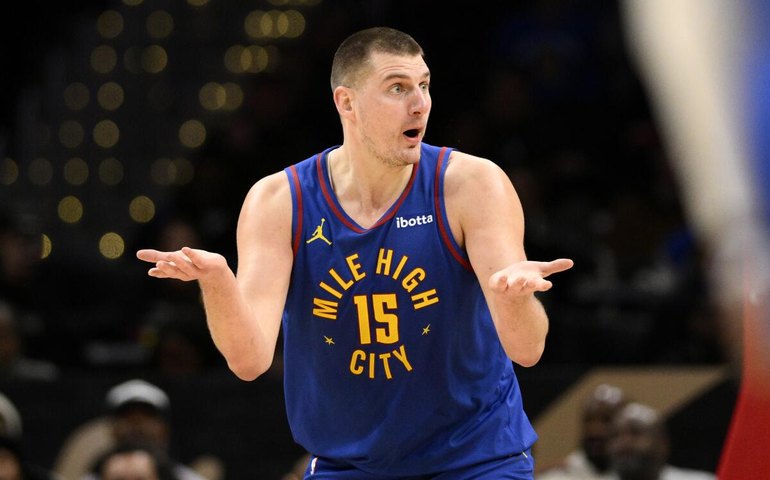 Jokic marca 55 pontos e Denver Nuggets bate Clippers; Curry lidera virada dos Warriors na NBA