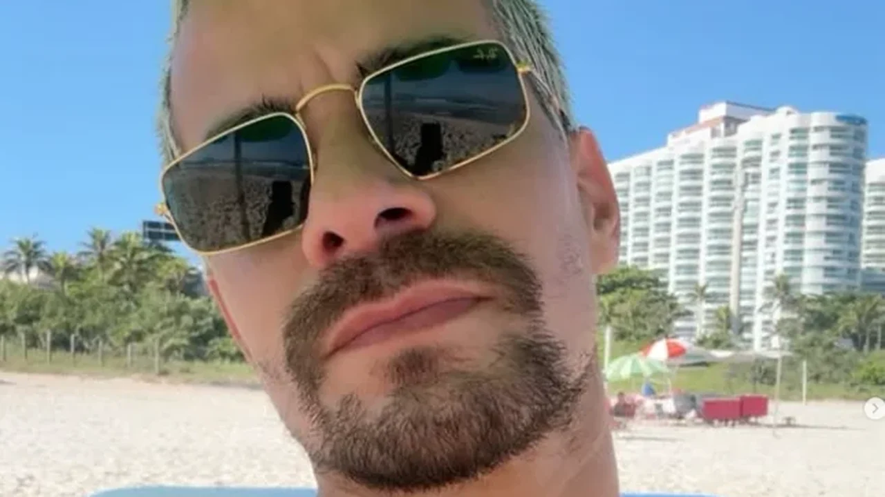 Thiago Martins recebe elogios e provoca web com vídeo em cachoeira