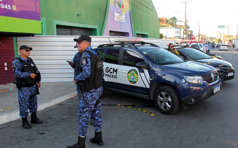 Guarda Municipal apoia ação após desabamento parcial no Mercado de Jaraguá