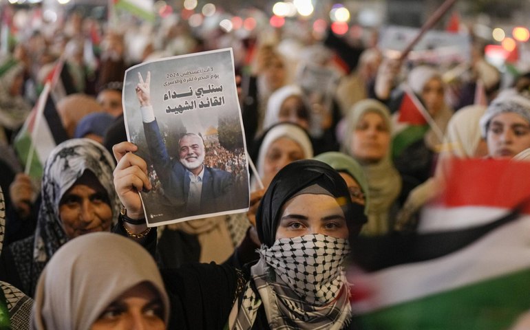 Analista explica por que EUA apostam em vão em protestos no Irã e em mudança do regime político