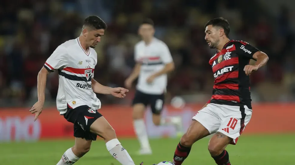 Buscando a liderança do Brasileiro, Flamengo enfrenta o São Paulo