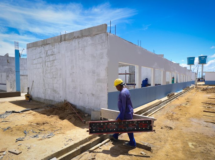 Obras em Escola do Coração em Jacarecica entram em fase final