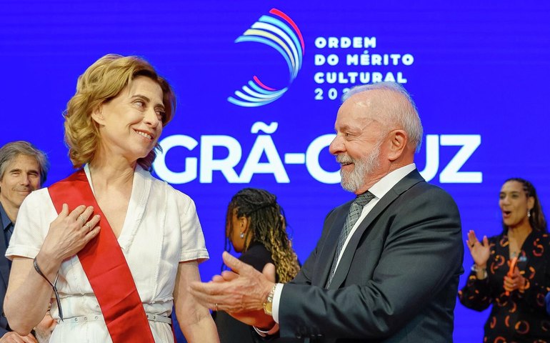 Lula assina decreto que obriga exibição de filmes nacionais em cinemas