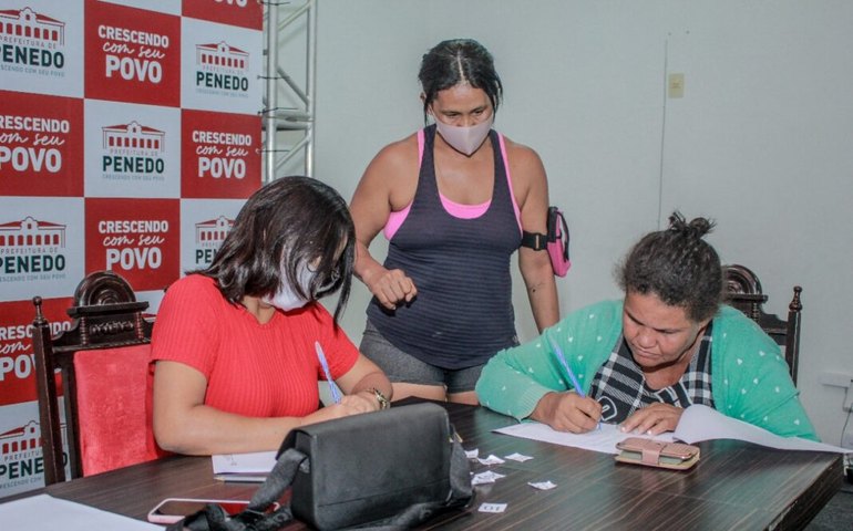 Programa Castra Pet inclui mais cães e gatos de pessoas de baixa renda para esterilização em Penedo