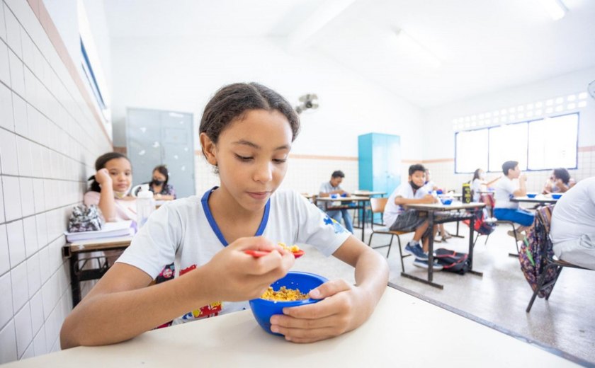 Dia Nacional da Alimentação Escolar: Governo triplica oferta da merenda na rede estadual