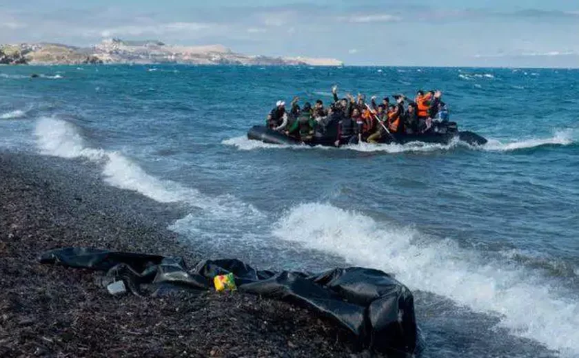 Na Líbia, 61 pessoas morrem afogadas em naufrágio de navio com migrantes, afirma ONU