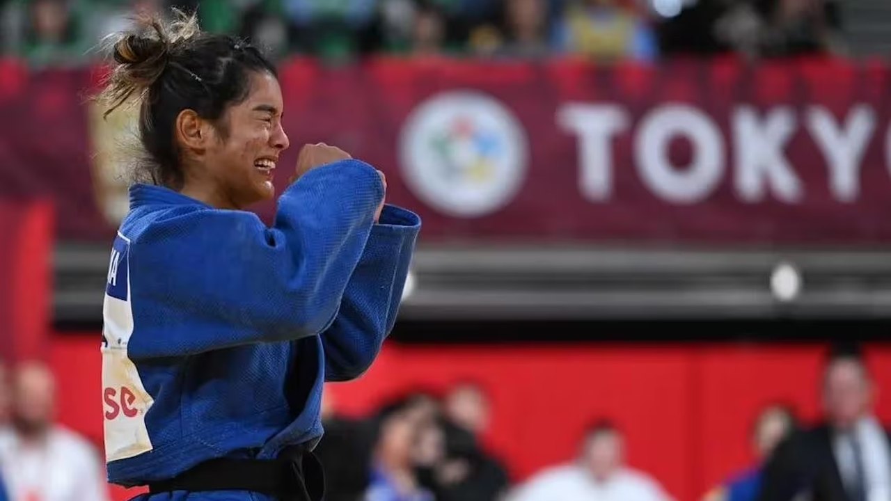 Jéssica Lima quebra sina no judô e fica com a prata no Grand Slam de Tóquio