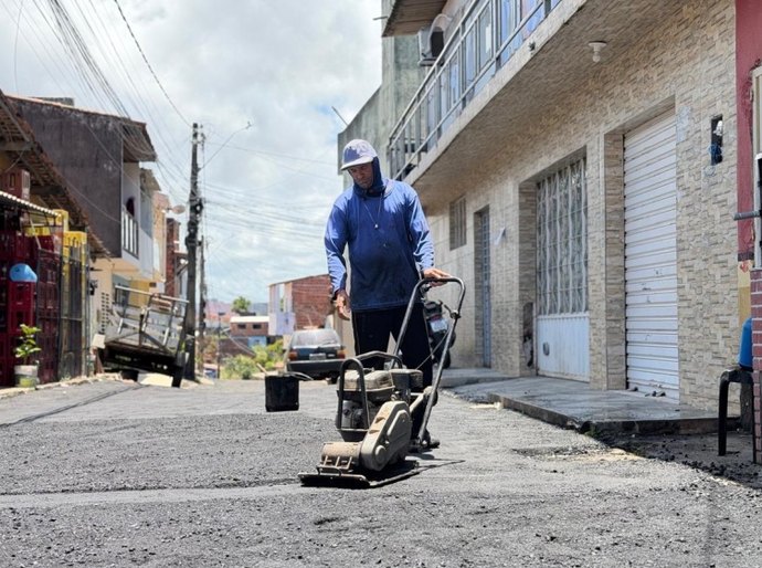 Operação Tapa-Buraco avança com recapeamento de nove ruas no bairro São Jorge