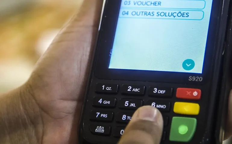 Stone vende empresa de software por menos da metade do que pagou