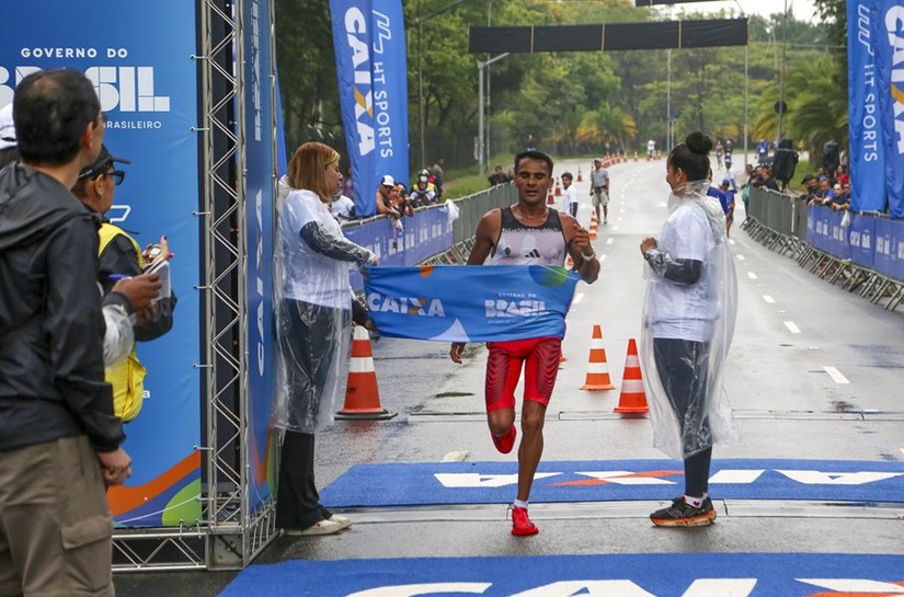 Fábio, o 'Guerreiro do Sertão', conquista o bi no Circuito Caixa São Paulo, com direito a melhor tempo do ano