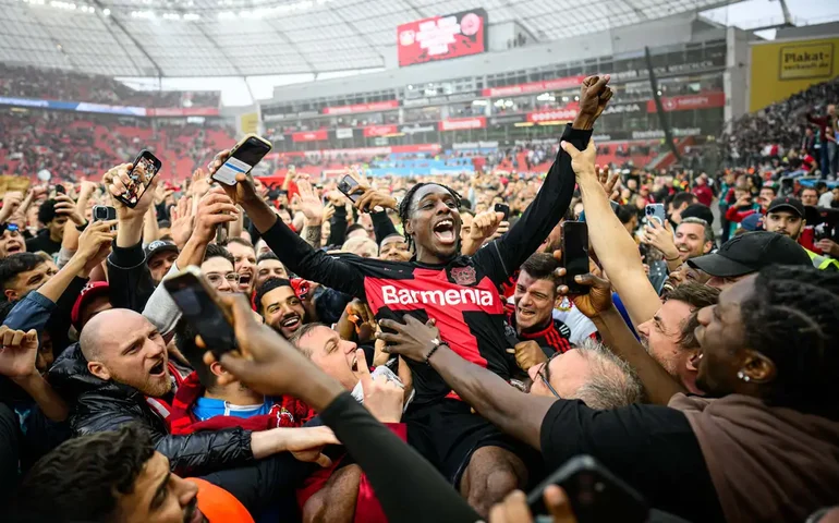 Bayer Leverkusen fatura título inédito do Campeonato Alemão