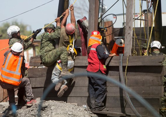 Equipes de resgate dizem que libertação de trabalhadores presos em mina na Índia pode demorar mais 48 horas