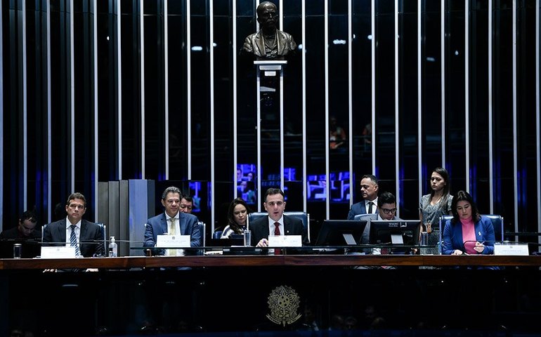 Juros: senadores reforçam compromisso com regra fiscal e reforma tributária
