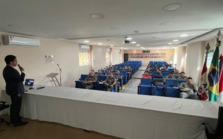 Perito criminal apresenta Instituto de Criminalística para alunos do curso de Polícia Judiciária Militar