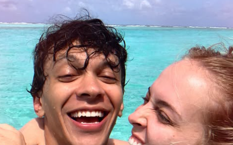 Júlio Cocielo, youtuber e influenciador, anuncia fim do casamento com Tata Estaniecki