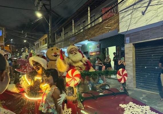 Desfile de Natal leva magia para a Grota do Cigano, em Maceió