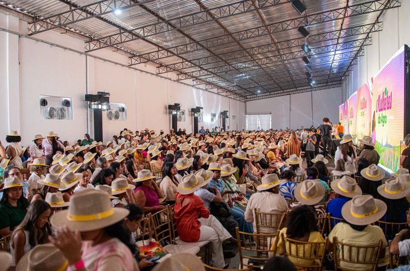 “Larguei minha carreira no futebol pelo agro”, diz jovem empreendedora durante encontro que reuniu mais de 1.300 mulheres em Alagoas